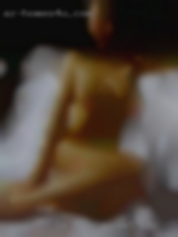 I'm 5'9 with a discreet sex fat 8 inch cock.